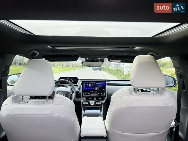 Серый Тойота bZ4X, объемом двигателя 0 л и пробегом 5 тыс. км за 26900 $, фото 18 на Automoto.ua