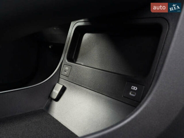 Серый Тойота bZ4X, объемом двигателя 0 л и пробегом 2 тыс. км за 28900 $, фото 35 на Automoto.ua