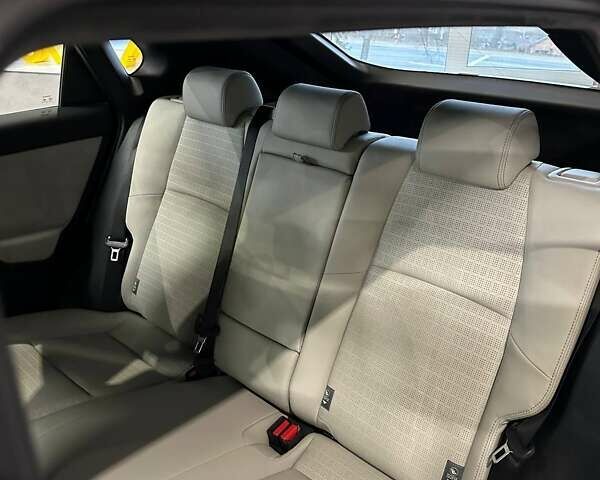 Серый Тойота bZ4X, объемом двигателя 0 л и пробегом 1 тыс. км за 29500 $, фото 5 на Automoto.ua