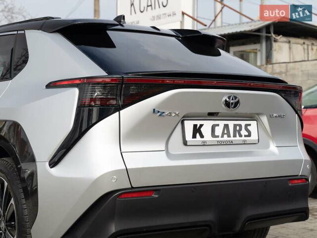 Серый Тойота bZ4X, объемом двигателя 0 л и пробегом 2 тыс. км за 28900 $, фото 5 на Automoto.ua