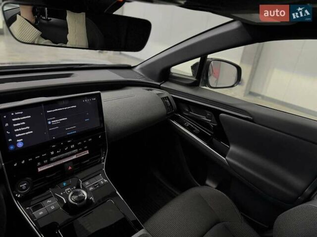 Серый Тойота bZ4X, объемом двигателя 0 л и пробегом 8 тыс. км за 30899 $, фото 14 на Automoto.ua