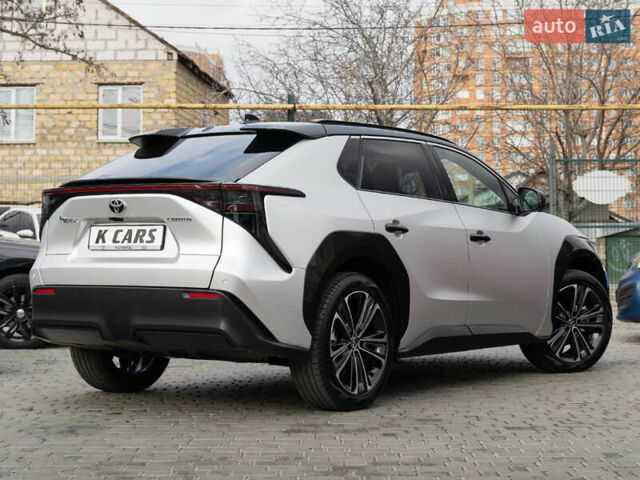 Серый Тойота bZ4X, объемом двигателя 0 л и пробегом 2 тыс. км за 28900 $, фото 4 на Automoto.ua