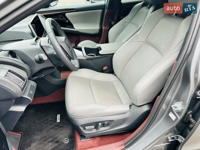 Сірий Тойота bZ4X, об'ємом двигуна 0 л та пробігом 11 тис. км за 24200 $, фото 12 на Automoto.ua