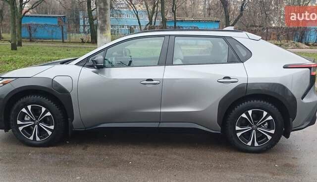 Сірий Тойота bZ4X, об'ємом двигуна 0 л та пробігом 28 тис. км за 26000 $, фото 5 на Automoto.ua