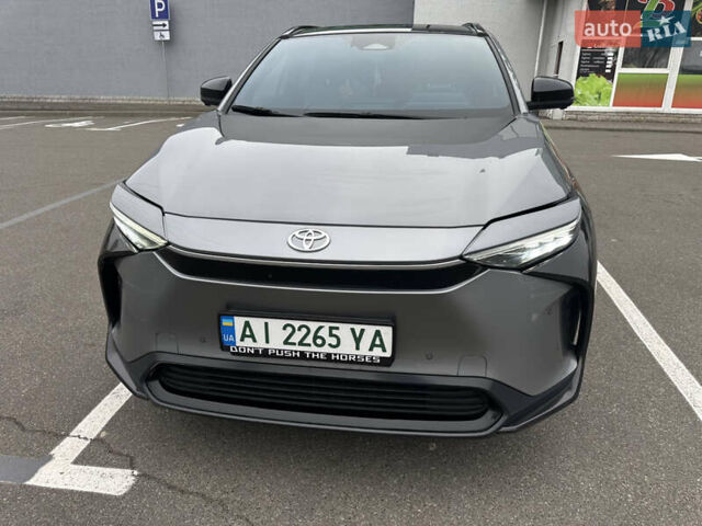 Серый Тойота bZ4X, объемом двигателя 0 л и пробегом 49 тыс. км за 24500 $, фото 1 на Automoto.ua