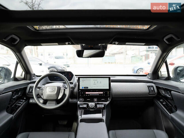 Серый Тойота bZ4X, объемом двигателя 0 л и пробегом 2 тыс. км за 28900 $, фото 37 на Automoto.ua
