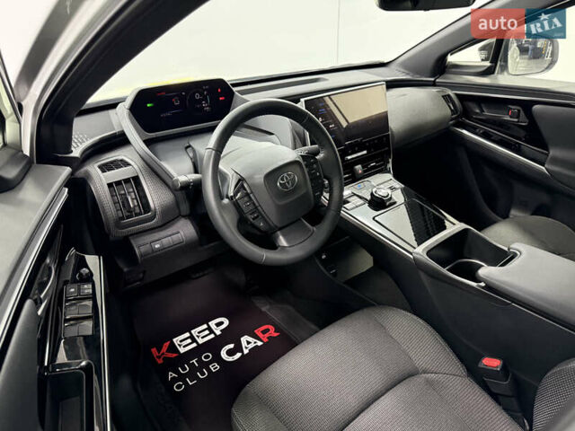 Серый Тойота bZ4X, объемом двигателя 0 л и пробегом 75 тыс. км за 28000 $, фото 30 на Automoto.ua