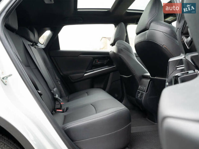Серый Тойота bZ4X, объемом двигателя 0 л и пробегом 2 тыс. км за 28900 $, фото 13 на Automoto.ua