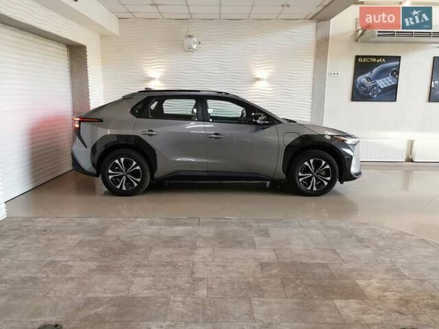 Серый Тойота bZ4X, объемом двигателя 0 л и пробегом 1 тыс. км за 28000 $, фото 2 на Automoto.ua