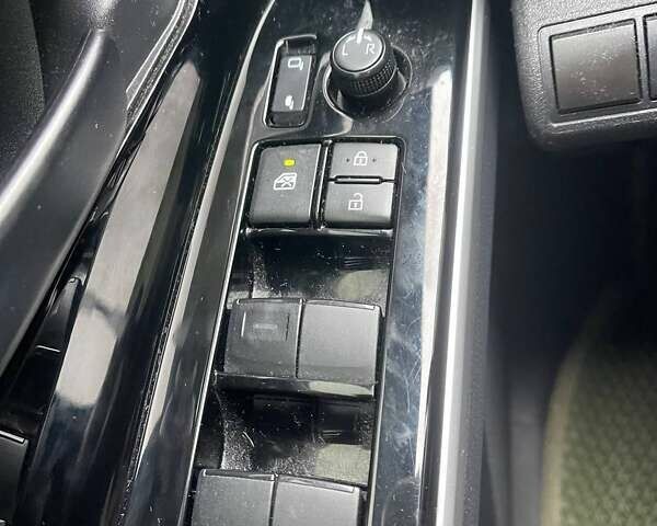 Серый Тойота bZ4X, объемом двигателя 0 л и пробегом 52 тыс. км за 22300 $, фото 6 на Automoto.ua