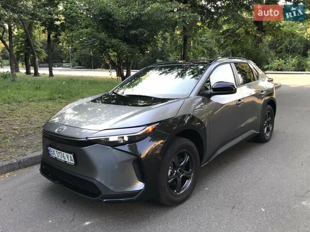 Сірий Тойота bZ4X, об'ємом двигуна 0 л та пробігом 5 тис. км за 30900 $, фото 1 на Automoto.ua
