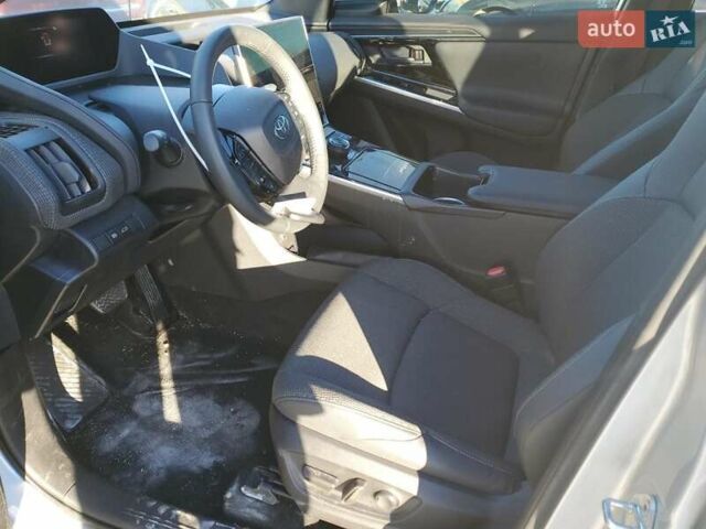 Серый Тойота bZ4X, объемом двигателя 0 л и пробегом 10 тыс. км за 8000 $, фото 6 на Automoto.ua