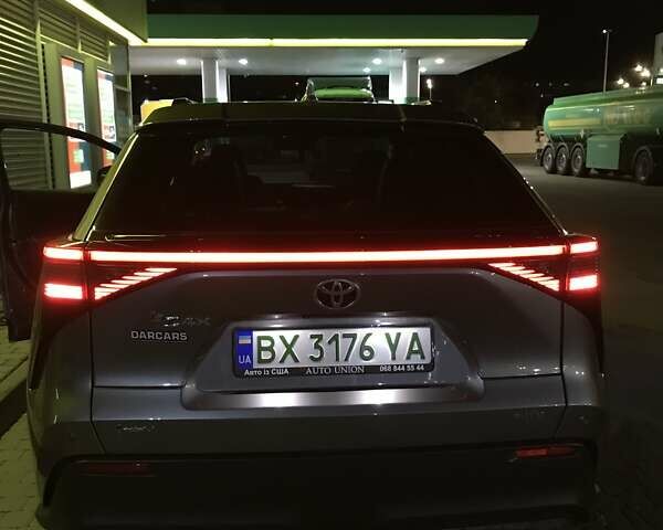 Сірий Тойота bZ4X, об'ємом двигуна 0 л та пробігом 5 тис. км за 30900 $, фото 7 на Automoto.ua