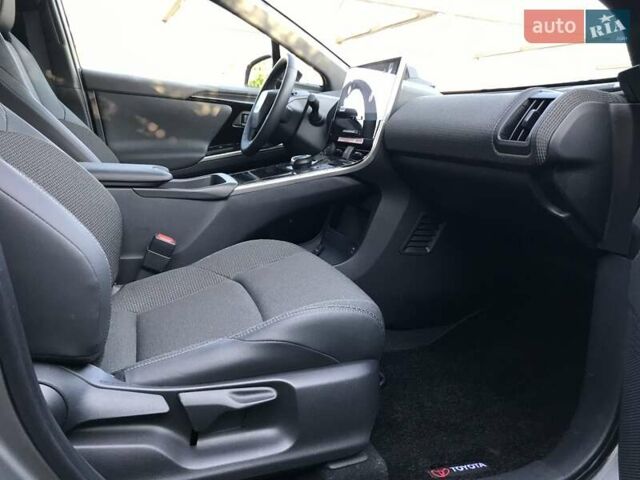 Сірий Тойота bZ4X, об'ємом двигуна 0 л та пробігом 5 тис. км за 30900 $, фото 17 на Automoto.ua