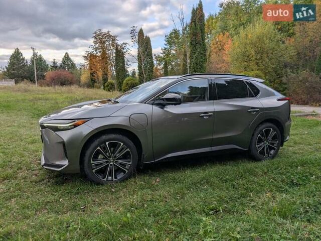 Серый Тойота bZ4X, объемом двигателя 0 л и пробегом 47 тыс. км за 29999 $, фото 3 на Automoto.ua