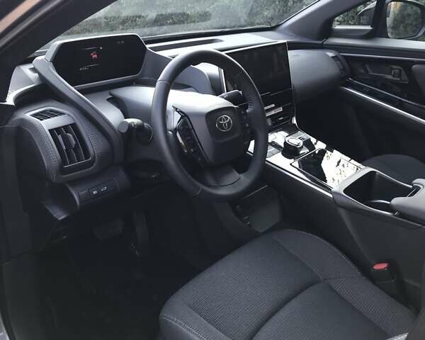 Сірий Тойота bZ4X, об'ємом двигуна 0 л та пробігом 5 тис. км за 30900 $, фото 15 на Automoto.ua