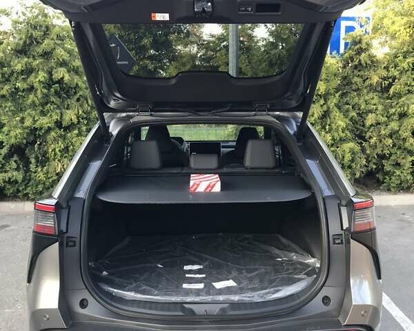 Сірий Тойота bZ4X, об'ємом двигуна 0 л та пробігом 5 тис. км за 30900 $, фото 8 на Automoto.ua