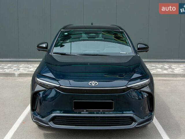 Синий Тойота bZ4X, объемом двигателя 0 л и пробегом 8 тыс. км за 25100 $, фото 1 на Automoto.ua