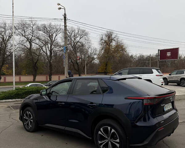 Синий Тойота bZ4X, объемом двигателя 0 л и пробегом 22 тыс. км за 30999 $, фото 3 на Automoto.ua