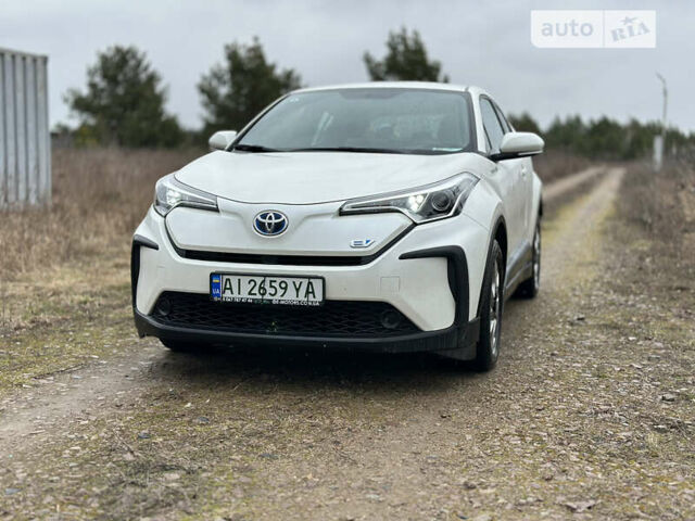 Белый Тойота C-HR EV, объемом двигателя 0 л и пробегом 25 тыс. км за 18990 $, фото 4 на Automoto.ua