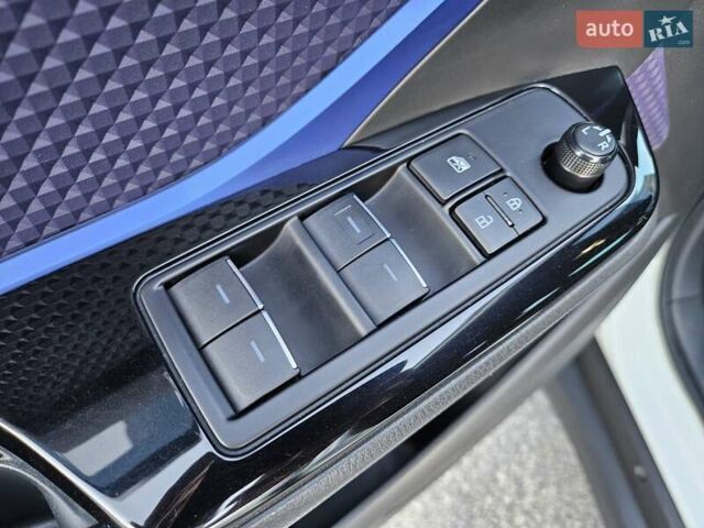 Білий Тойота C-HR EV, об'ємом двигуна 0 л та пробігом 62 тис. км за 18800 $, фото 45 на Automoto.ua