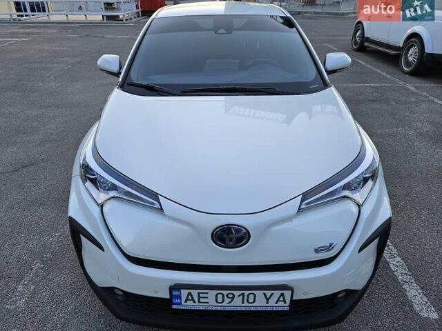 Білий Тойота C-HR EV, об'ємом двигуна 0 л та пробігом 62 тис. км за 18800 $, фото 10 на Automoto.ua