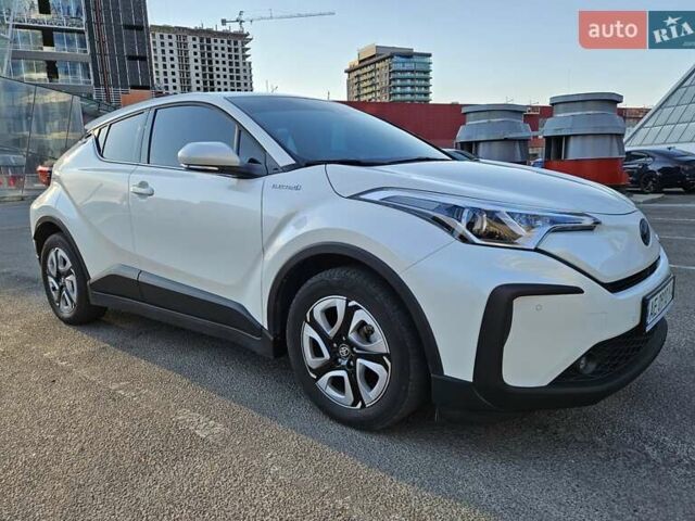 Білий Тойота C-HR EV, об'ємом двигуна 0 л та пробігом 62 тис. км за 18800 $, фото 7 на Automoto.ua