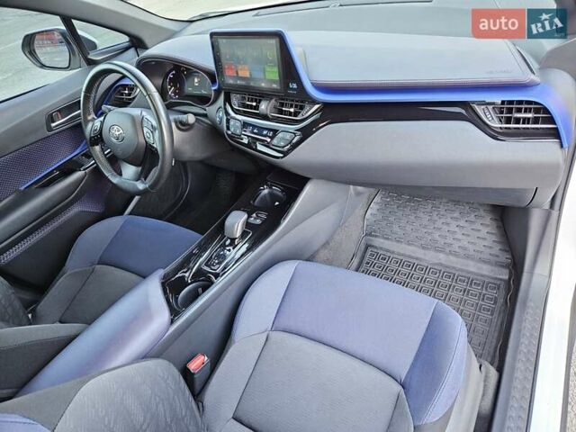 Білий Тойота C-HR EV, об'ємом двигуна 0 л та пробігом 62 тис. км за 18800 $, фото 22 на Automoto.ua