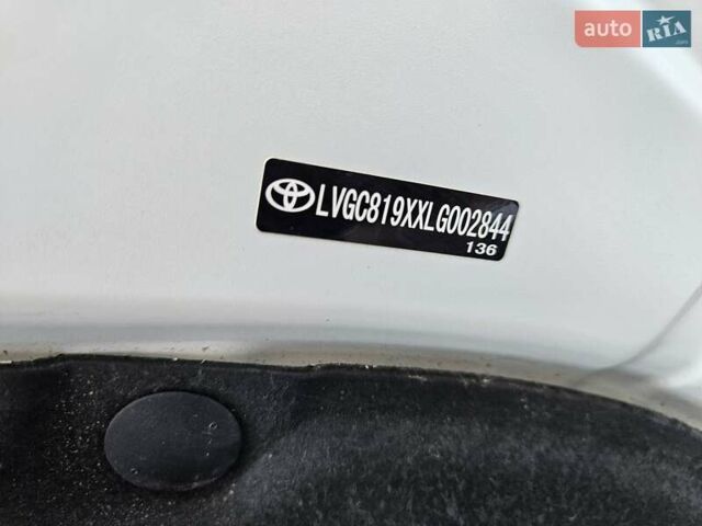 Білий Тойота C-HR EV, об'ємом двигуна 0 л та пробігом 62 тис. км за 18800 $, фото 53 на Automoto.ua