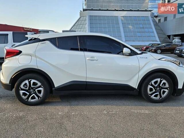 Білий Тойота C-HR EV, об'ємом двигуна 0 л та пробігом 62 тис. км за 18800 $, фото 6 на Automoto.ua