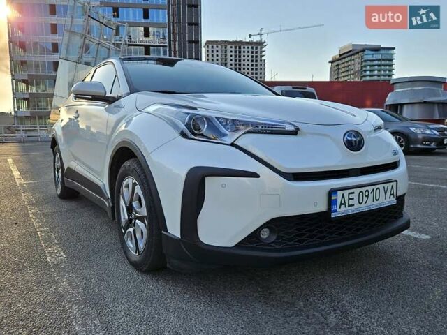 Білий Тойота C-HR EV, об'ємом двигуна 0 л та пробігом 62 тис. км за 18800 $, фото 8 на Automoto.ua