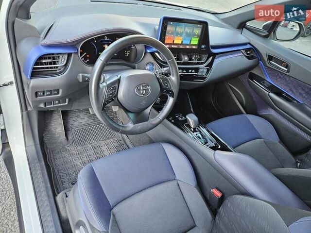 Білий Тойота C-HR EV, об'ємом двигуна 0 л та пробігом 62 тис. км за 18800 $, фото 16 на Automoto.ua