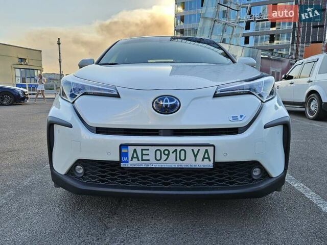 Білий Тойота C-HR EV, об'ємом двигуна 0 л та пробігом 62 тис. км за 18800 $, фото 9 на Automoto.ua