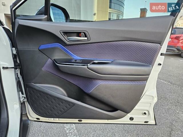 Білий Тойота C-HR EV, об'ємом двигуна 0 л та пробігом 62 тис. км за 18800 $, фото 20 на Automoto.ua