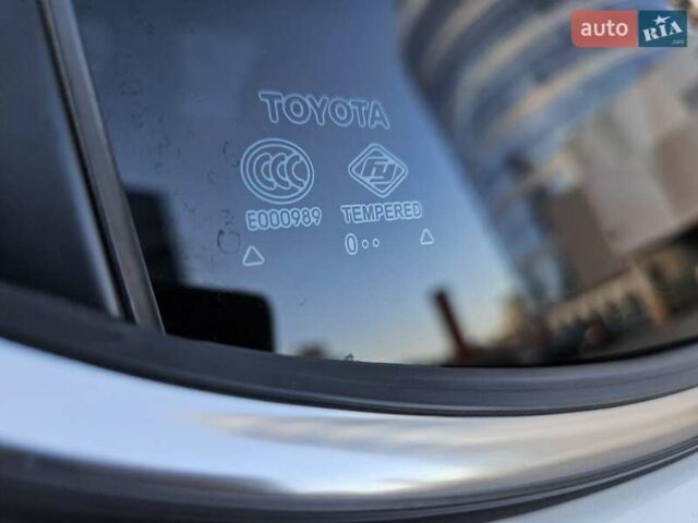 Білий Тойота C-HR EV, об'ємом двигуна 0 л та пробігом 62 тис. км за 18800 $, фото 60 на Automoto.ua