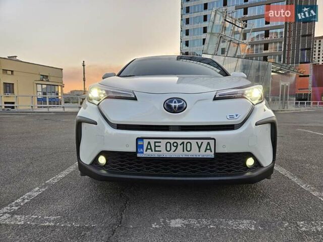 Білий Тойота C-HR EV, об'ємом двигуна 0 л та пробігом 62 тис. км за 18800 $, фото 63 на Automoto.ua