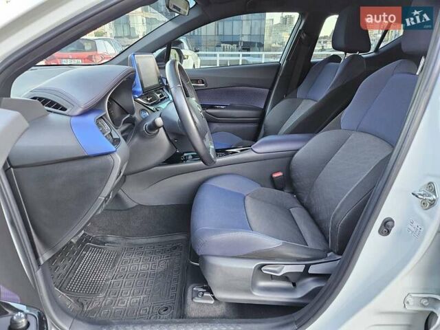 Білий Тойота C-HR EV, об'ємом двигуна 0 л та пробігом 62 тис. км за 18800 $, фото 17 на Automoto.ua