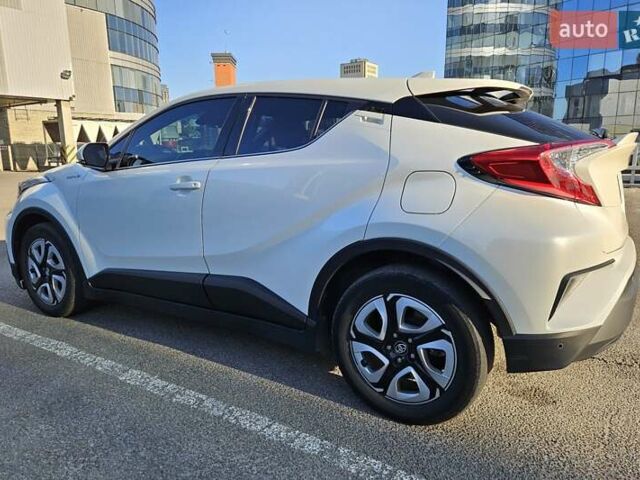 Білий Тойота C-HR EV, об'ємом двигуна 0 л та пробігом 62 тис. км за 18800 $, фото 3 на Automoto.ua