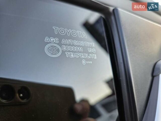 Білий Тойота C-HR EV, об'ємом двигуна 0 л та пробігом 62 тис. км за 18800 $, фото 57 на Automoto.ua