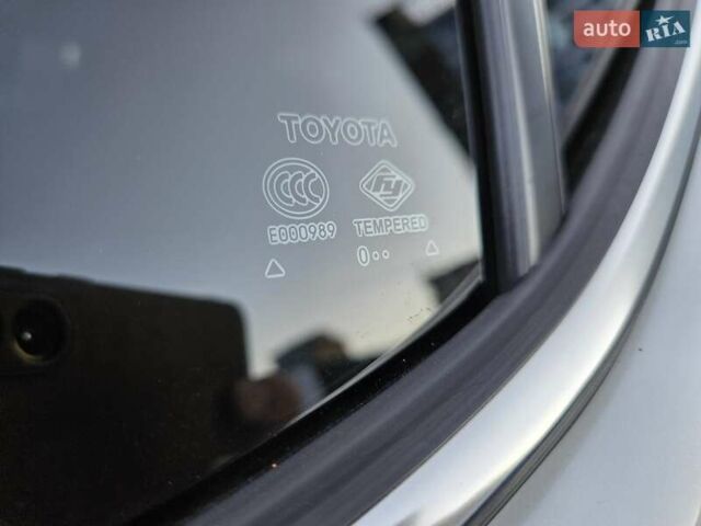 Білий Тойота C-HR EV, об'ємом двигуна 0 л та пробігом 62 тис. км за 18800 $, фото 56 на Automoto.ua