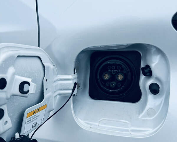 Білий Тойота C-HR EV, об'ємом двигуна 0 л та пробігом 22 тис. км за 17800 $, фото 24 на Automoto.ua