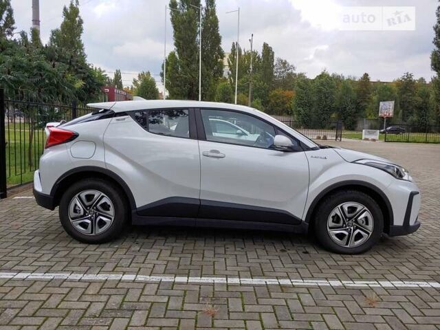 Белый Тойота C-HR EV, объемом двигателя 0 л и пробегом 1 тыс. км за 26612 $, фото 4 на Automoto.ua