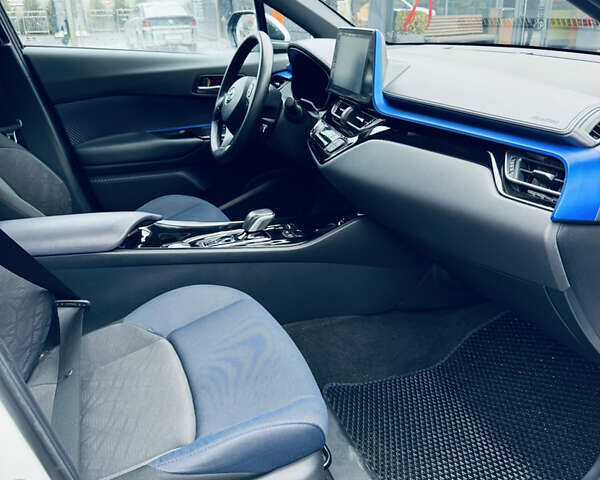 Білий Тойота C-HR EV, об'ємом двигуна 0 л та пробігом 22 тис. км за 17800 $, фото 15 на Automoto.ua