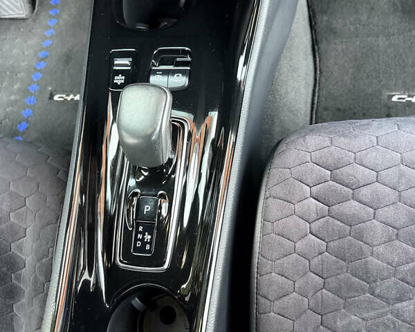 Белый Тойота C-HR EV, объемом двигателя 0 л и пробегом 66 тыс. км за 17600 $, фото 5 на Automoto.ua