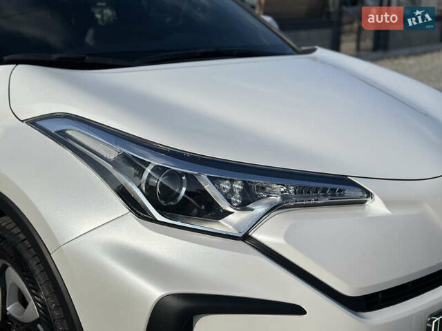 Білий Тойота C-HR EV, об'ємом двигуна 0 л та пробігом 57 тис. км за 19600 $, фото 2 на Automoto.ua