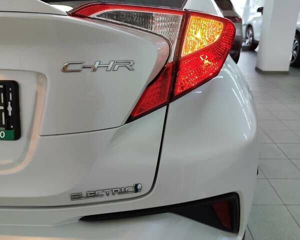 Белый Тойота C-HR EV, объемом двигателя 0 л и пробегом 1 тыс. км за 20555 $, фото 6 на Automoto.ua