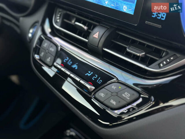 Белый Тойота C-HR EV, объемом двигателя 0 л и пробегом 57 тыс. км за 19300 $, фото 35 на Automoto.ua