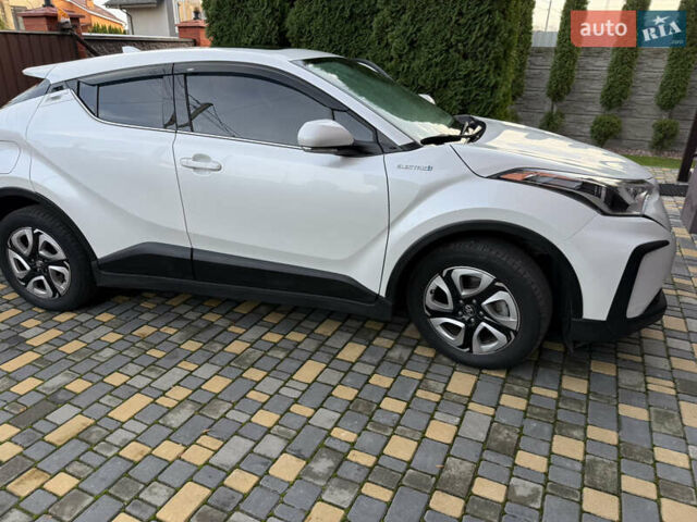 Білий Тойота C-HR EV, об'ємом двигуна 0 л та пробігом 62 тис. км за 18000 $, фото 1 на Automoto.ua