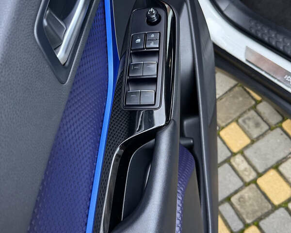 Белый Тойота C-HR EV, объемом двигателя 0 л и пробегом 66 тыс. км за 17600 $, фото 8 на Automoto.ua
