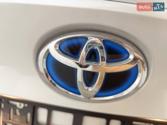 Белый Тойота C-HR EV, объемом двигателя 0 л и пробегом 1 тыс. км за 20555 $, фото 28 на Automoto.ua